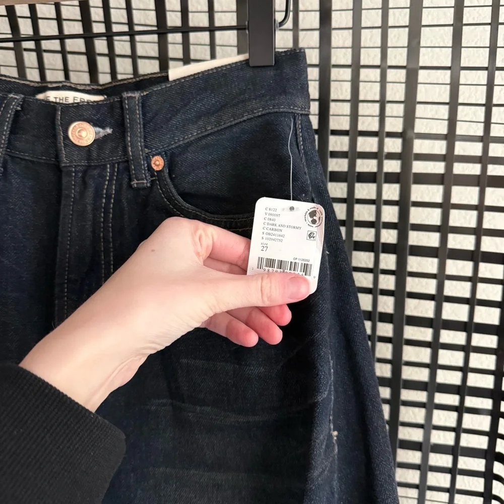 NWT Free People Bodie Arc Barrel Jeans in Dark Wash - Picture 4 of 10